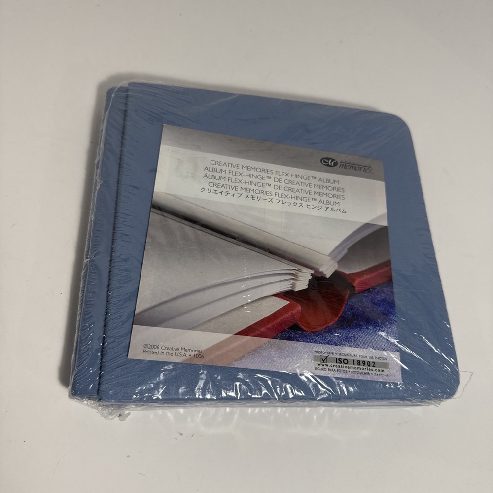 2006 Creative‎ Memories 7 x 7 Flex Hinge Album Light Blue 18902